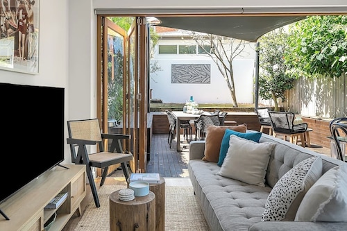 Artscape - Bondi Beach Villa. Luxury family home, steps from all Bondi has to offer!