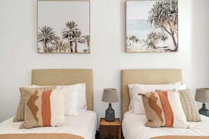 4 Schlafzimmer, Schreibtisch, Bügeleisen/Bügelbrett, kostenloses WLAN