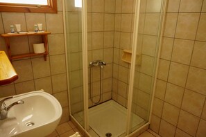 Basic Triple Room, 1 Double Bed with Sofa bed | Bathroom