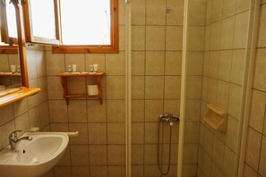 Quarto casal básico, 1 cama de casal | Banheiro