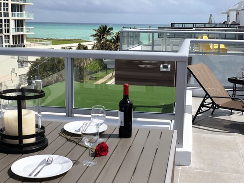 Luxury Oceanfront Beach Villa in Hollywood 