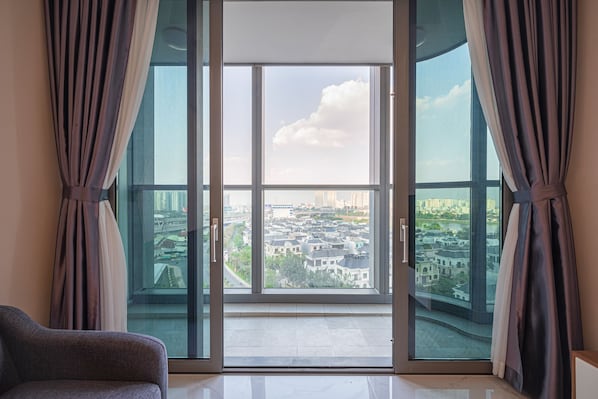 Superior Apartment, 4 Bedrooms | Living area