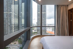 Premium bedding, in-room safe, individually decorated - LANDMARK 81 LUXURY  (Ho Chi Minh City)