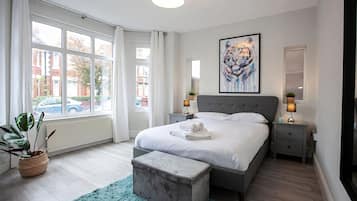 Comfort House | 5 bedrooms, iron/ironing board, travel crib, free WiFi