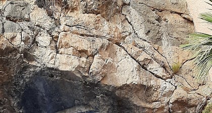 Luxury 3 BD mountainside villa, spectacular sunsets.