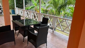 Outdoor dining - Charming vacation home (Saint Thomas)