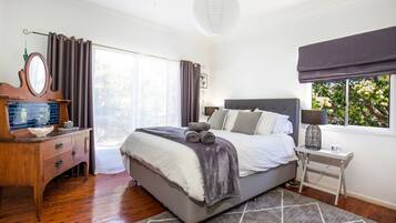 4 habitaciones, tabla de planchar con plancha y cuna de viaje