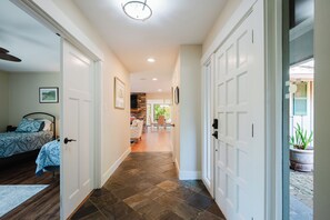 3 chambres, fer et planche à repasser, accès au Wi-Fi (inclus)