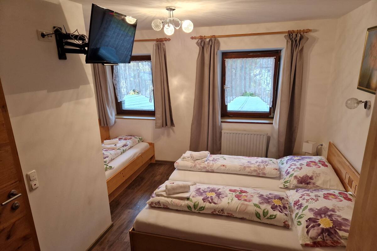 Free WiFi, bed sheets