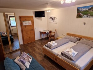 Deluxe Double Room | Free WiFi, bed sheets