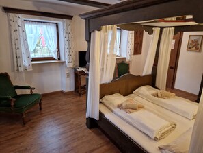 Free WiFi, bed sheets
