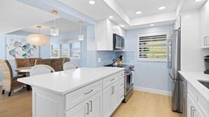 Private kitchen - Luxury Gulf-Front Condo on Longboat Key with Breathtaking Sunsets (Longboat Key)