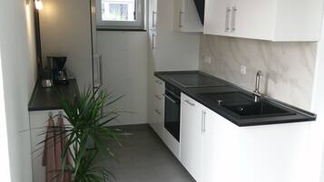 Réfrigérateur, four, plaque de cuisson, lave-vaisselle