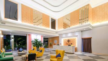 Voorkant accommodatie - avond/nacht