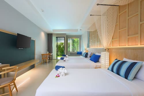 Free minibar items, desk, free WiFi