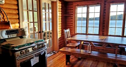 Cozy Log Lodge w/firepit on Bottle Lake,super close to ATV roads, fishing,hiking