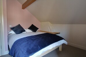 4 bedrooms, WiFi, bed sheets