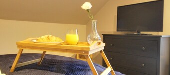 Spacious 4 Bed House, Ideally lo