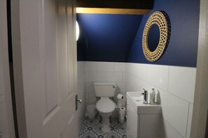 Shower, towels, soap