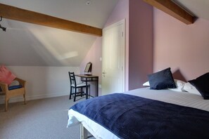 4 bedrooms, WiFi, bed sheets