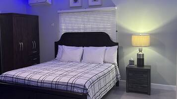 2 bedrooms, desk, iron/ironing board, WiFi