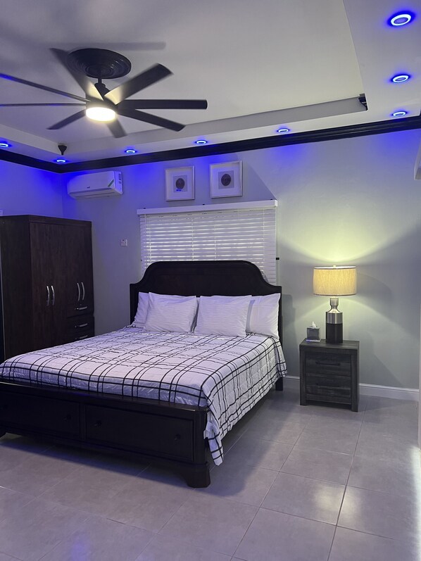 2 bedrooms, desk, iron/ironing board, WiFi