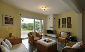 Fernseher, Kamin, Arbeitsbereiche