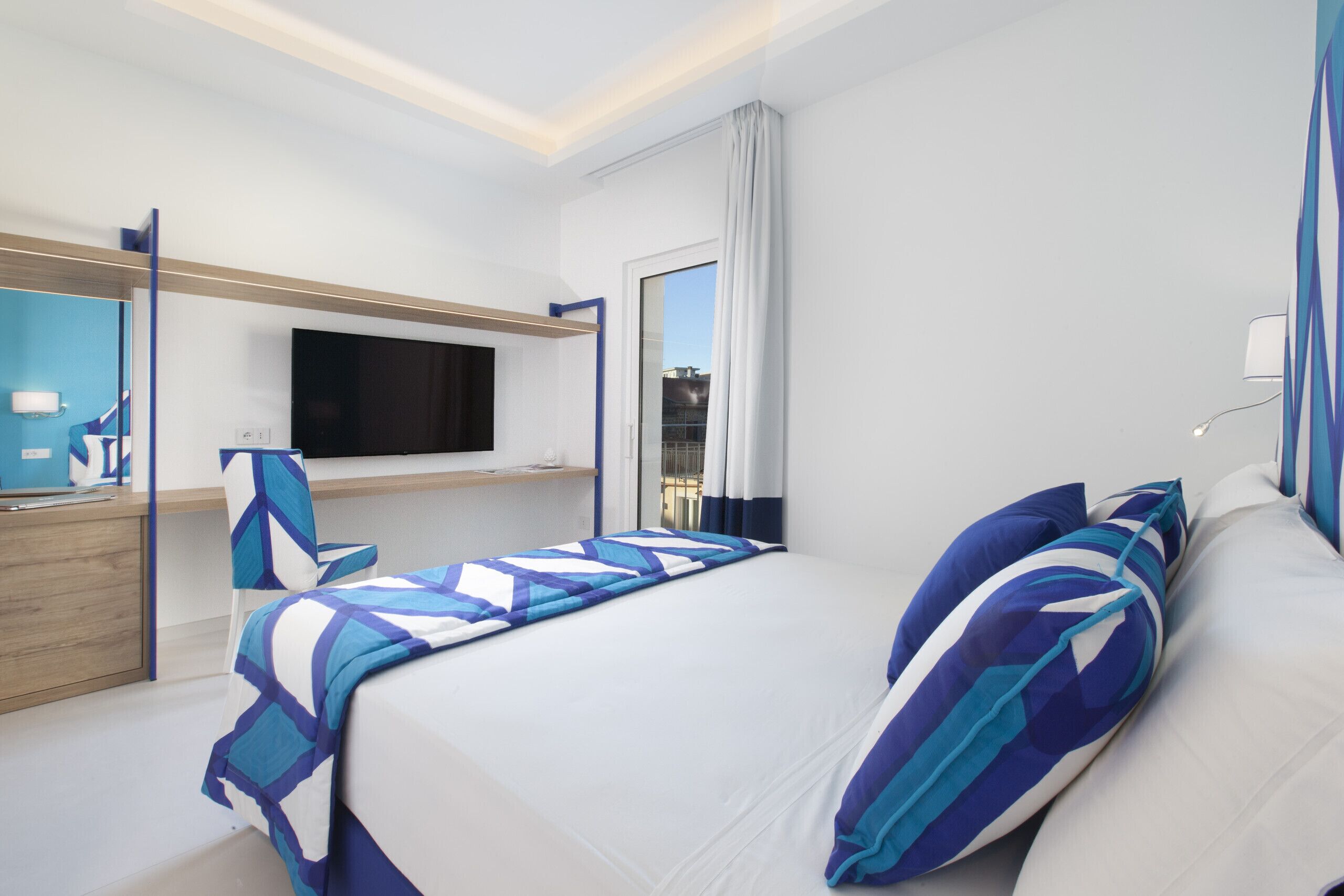 2 bedrooms, in-room safe, iron/ironing board, free WiFi