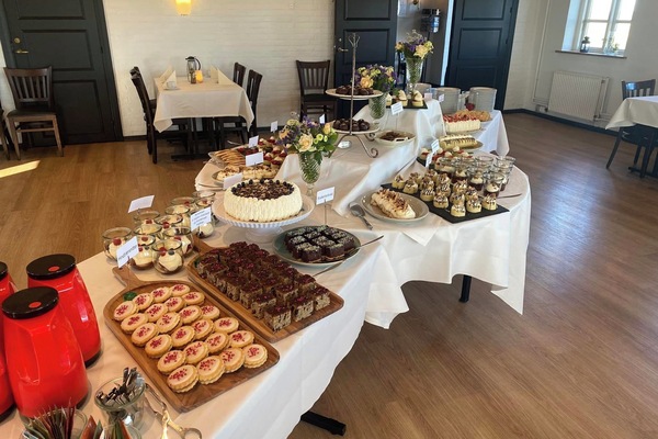 Laptopgeeigneter Arbeitsplatz, Verdunkelungsvorhänge