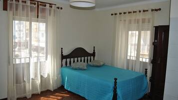 1 chambre, fer et planche Ă repasser, Wi-Fi gratuit, draps fournis