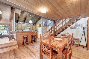Dining - Snowcreek 91: Nice, Dog Friendly, Close to Red Lin (Mammoth Lakes)