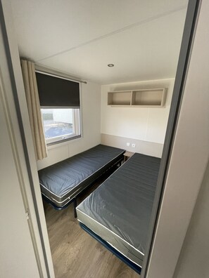 3 bedrooms, bed sheets