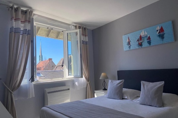 Bar mini, peti besi dalam bilik, ruang kerja komputer riba