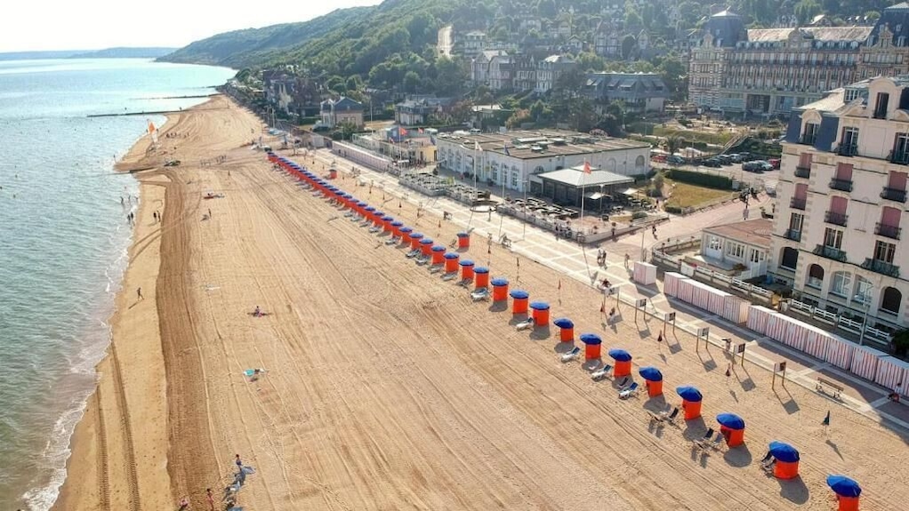 CPA 14 NORMANDIE Gonneville/Mer Houlgate BEUZEVAL Plage Villas s Bains1904 CPA 14 NORMANDIE Gonneville/Mer Houlgate BEUZEVAL Plage Villas s Bains1904