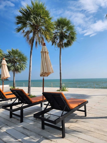 Seaview studio with beach access Hua Hin Khao Tao