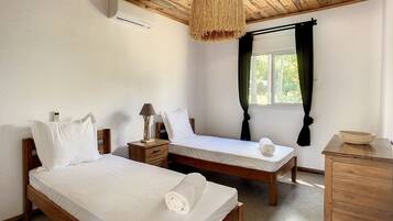 5 Schlafzimmer, Zimmersafe, Bügeleisen/Bügelbrett, Reisekinderbett