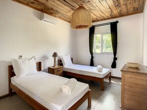 5 chambres, coffre-fort, fer et planche à repasser, lit de bébé portatif