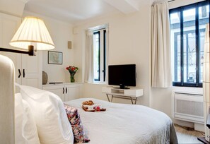 4 habitaciones, escritorio, tabla de planchar con plancha y wifi gratis 