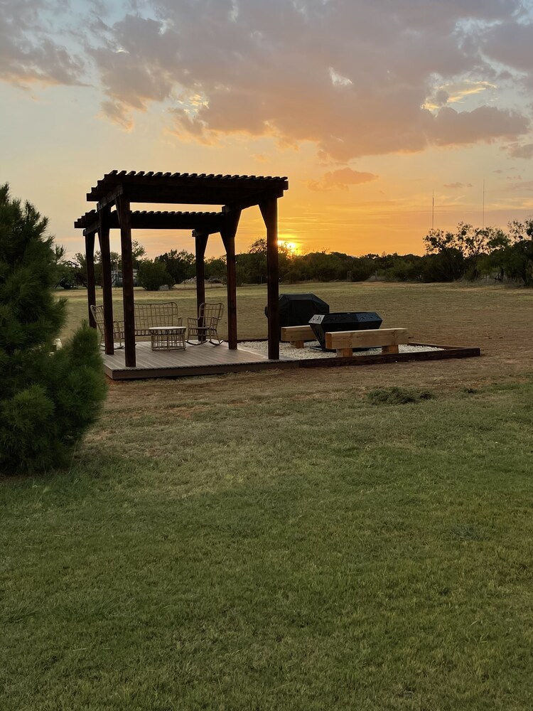 Copper Cabin outdoor relaxation and country living at its best, Abilene