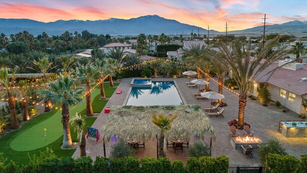 A pool area with a view of mountains, palm trees, and a sunset. - SDR Hideaway! Misters, Saltwater Pool/Spa, Putt Putt! (Thousand Palms)