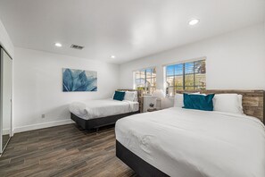 6 bedrooms, iron/ironing board, travel crib, free WiFi - SDR Hideaway! Misters, Saltwater Pool/Spa, Putt Putt! (Thousand Palms)