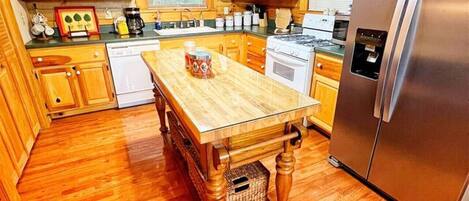 ثلاجة، ميكروويف، فرن، موقد طهي مسطح