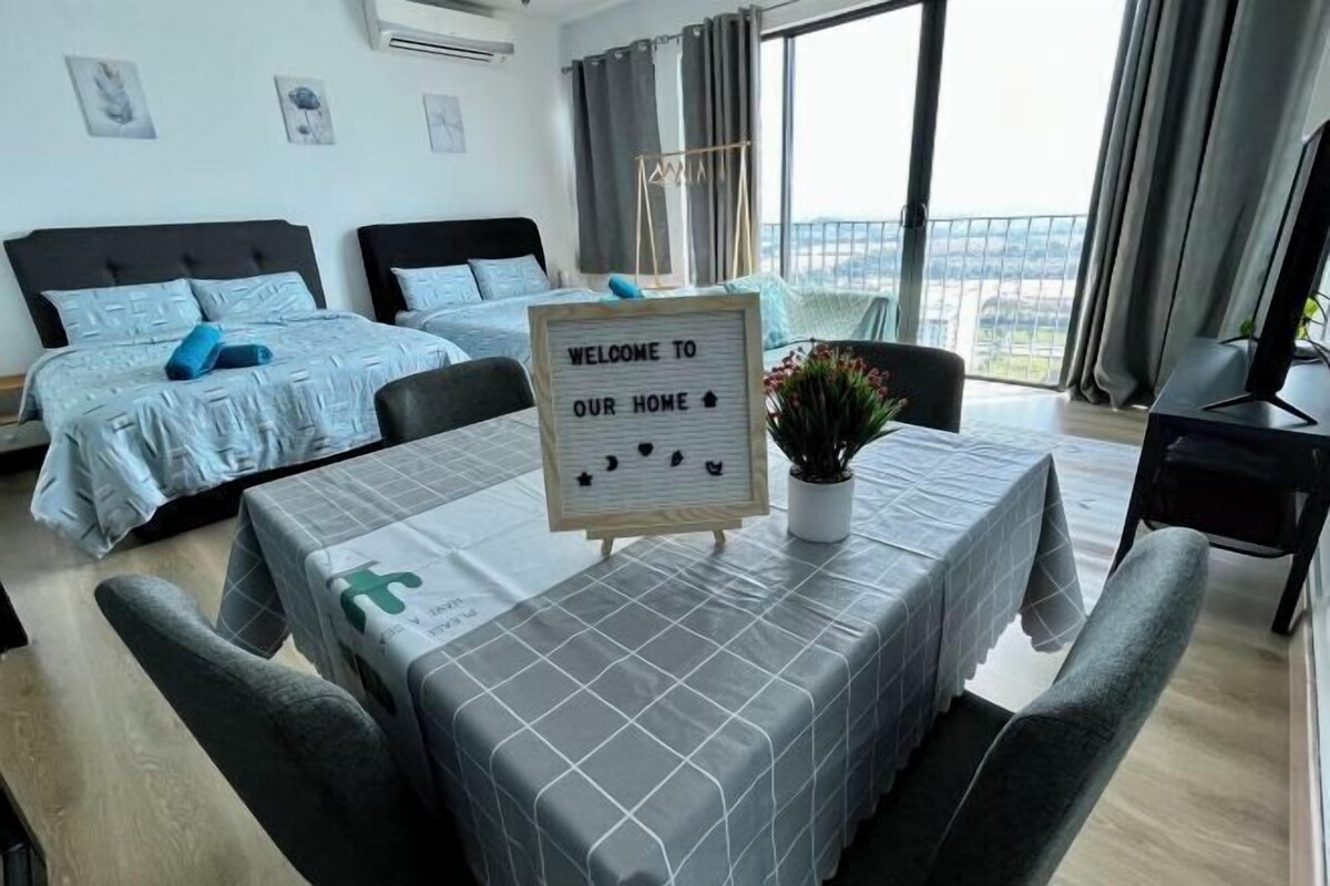 Hypoallergeen beddengoed, een bureau, een laptopwerkplek