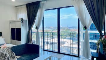 Studio Suite, Multiple Beds | Living area | 42-inch plasma TV with satellite channels, TV, Netflix
