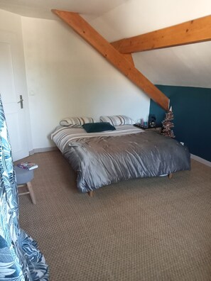 3 Schlafzimmer, Schreibtisch, WLAN, Bettwäsche