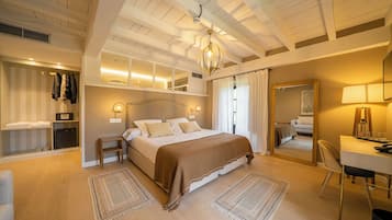 Habitación Deluxe con 1 cama doble o 2 individuales | Caja fuerte, escritorio, espacio para trabajar con un portátil