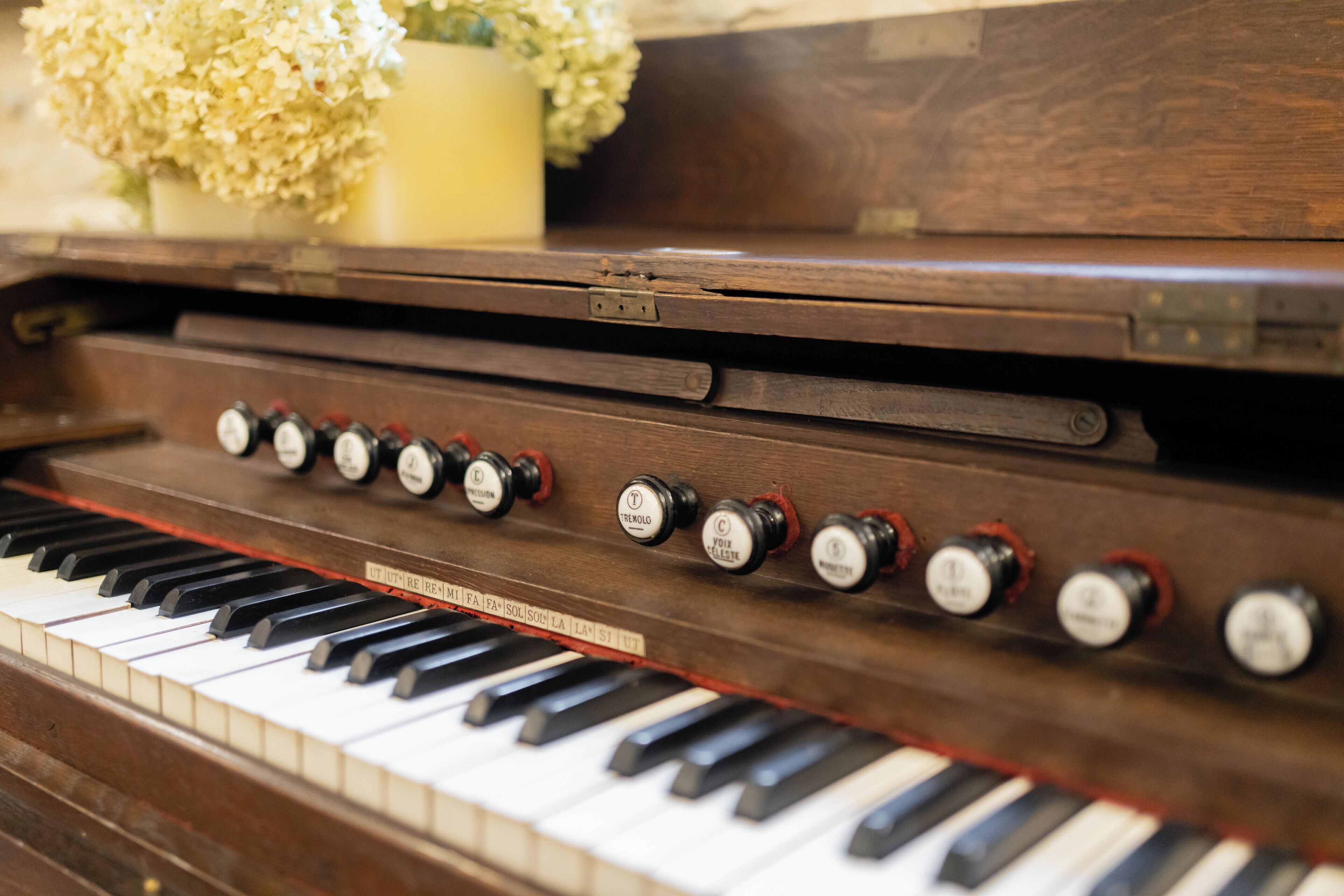A close-up of a piano with keys and control knobs.