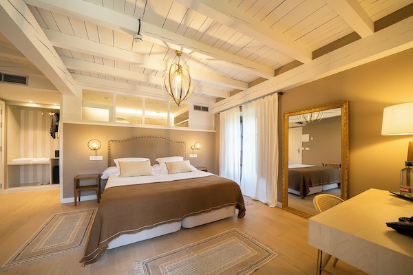 Deluxe Double or Twin Room, Balcony | In-room safe, desk, laptop workspace, blackout drapes