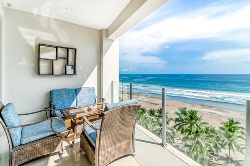 Deluxe Beach Front Contemporary Condo - Fantastic Sunset Ocean Views!