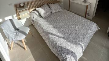 1 chambre, fer et planche à repasser, Wi-Fi gratuit, draps fournis